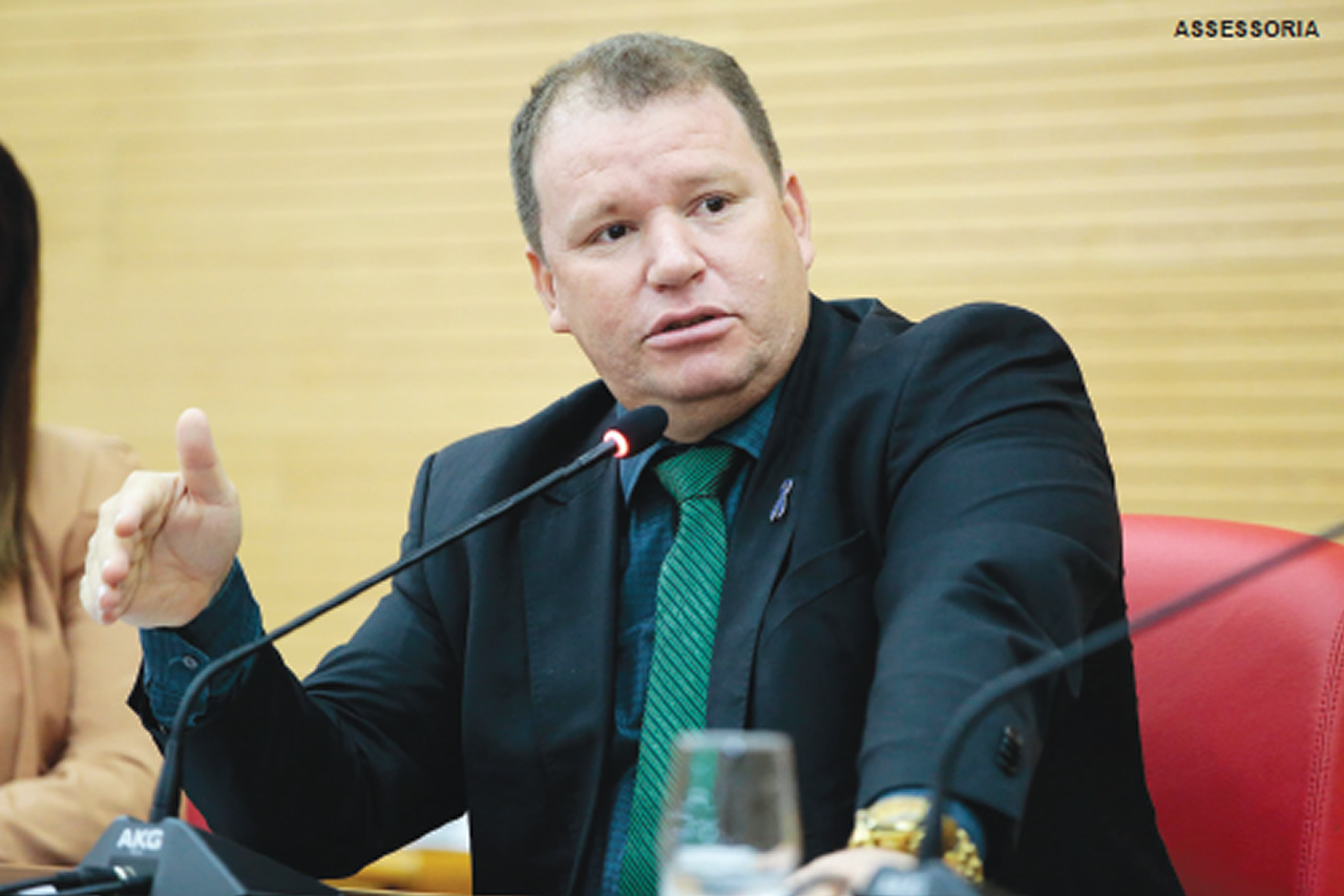 Dr. Neidson anuncia Ordem de Serviço para modernização do Estádio de Guajará-Mirim