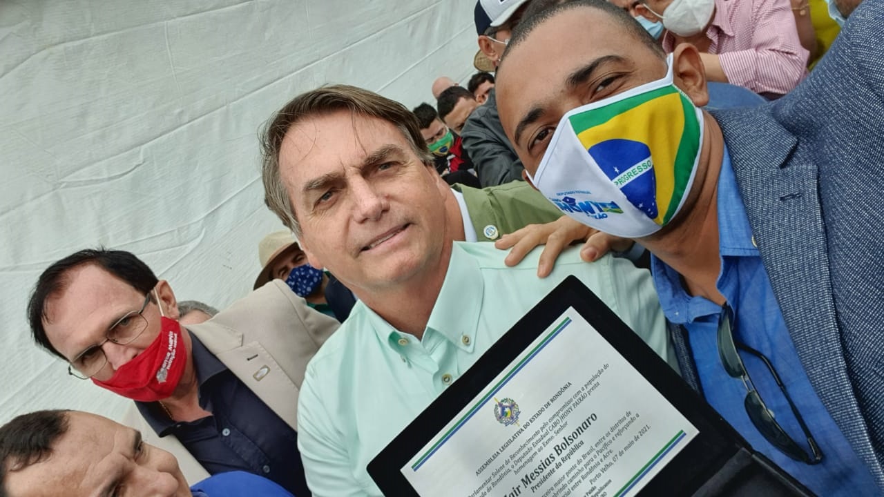 Deputado de Rondônia entrega Medalha de Mérito Legislativo ao presidente Jair Bolsonaro