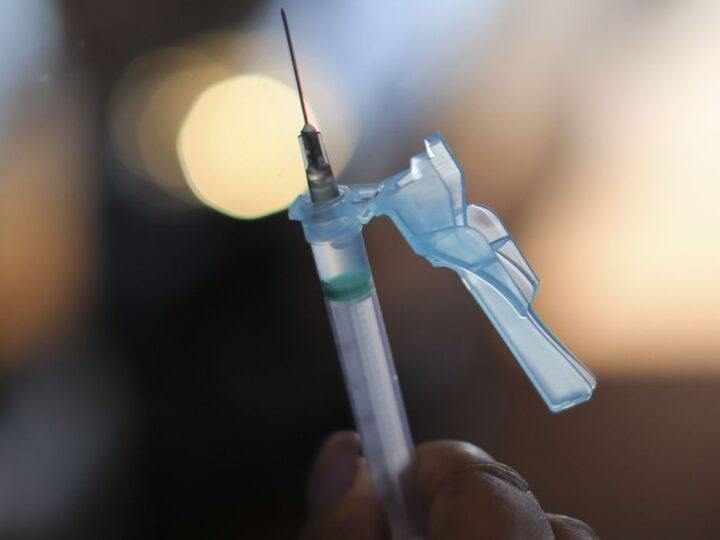 Algumas vacinas demandarão terceira dose, diz presidente da Anvisa