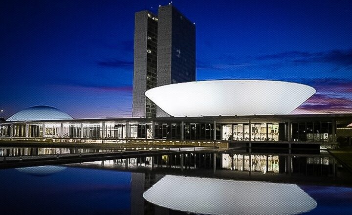 Deputados federais de Rondônia são pressionados para vetar “Fundão Eleitoral”
