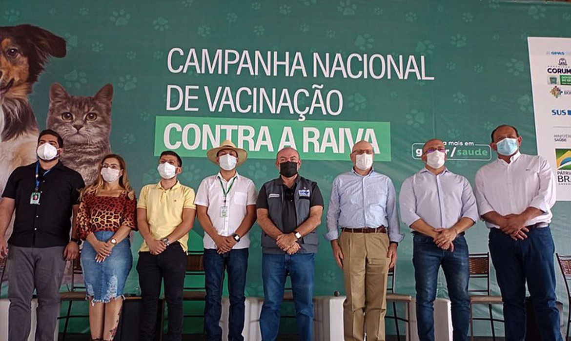 Saúde promove Dia D de vacina antirrábica na fronteira com a Bolívia