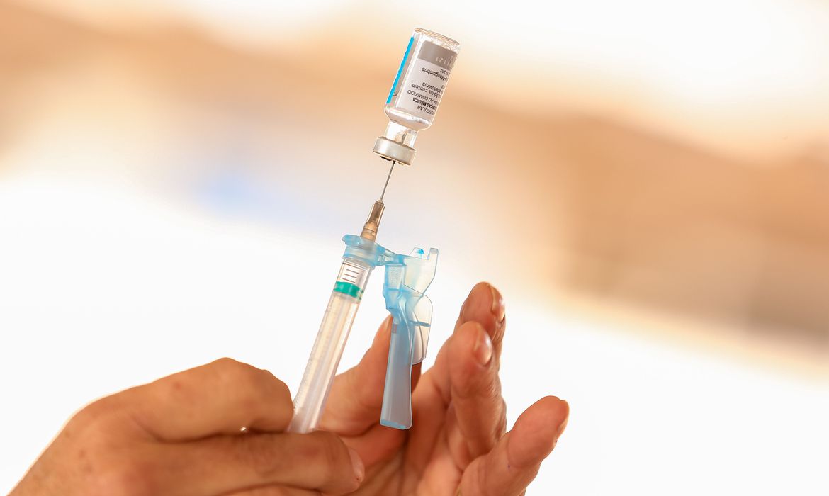 Covid-19: Fiocruz libera mais 700 mil doses da vacina AstraZeneca