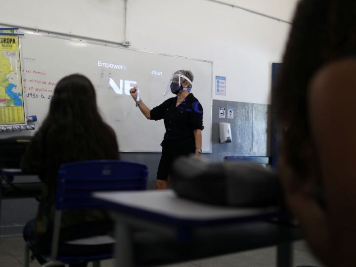Comitê Científico do município do Rio recomenda retorno pleno às aulas