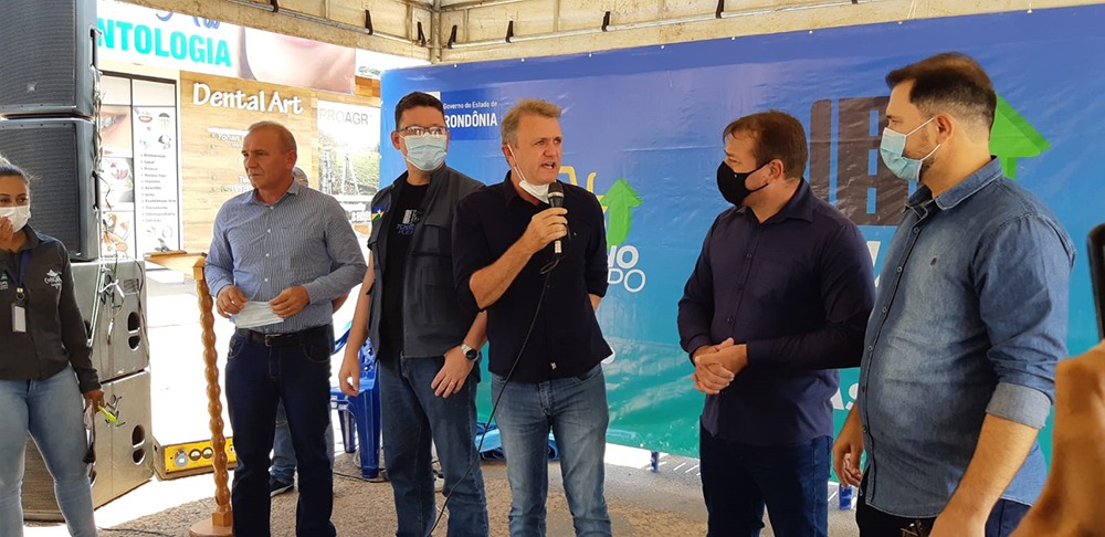 Deputado Luizinho Goebel e Governador Marcos Rocha lançam início do micro revestimento asfáltico, em Cerejeiras