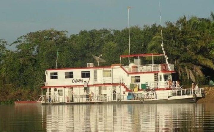 Barco-hotel naufraga no Pantanal e deixa pelo menos seis mortos