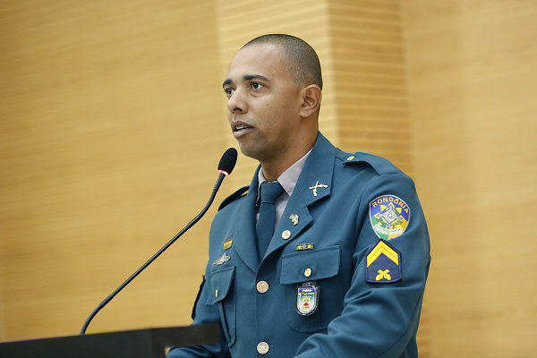 Jhony Paixão defende curso EAD para sargentos