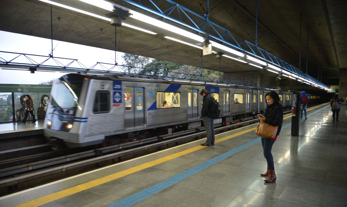 Enem: ônibus e metrô funcionam normalmente na capital paulista