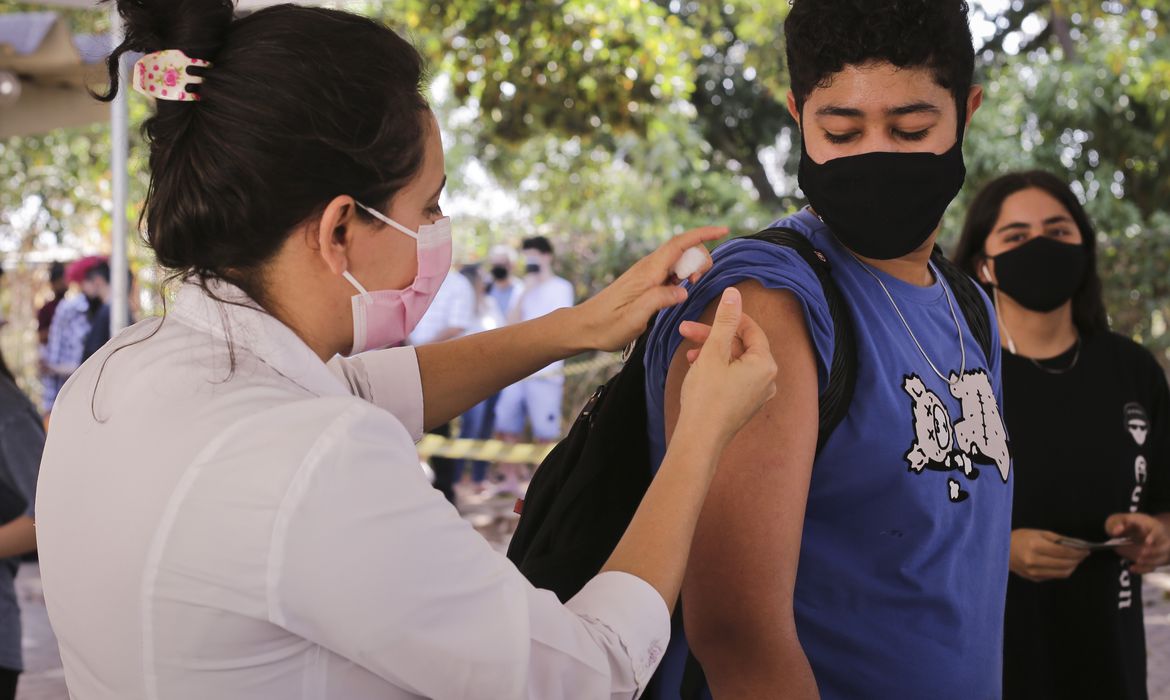 Covid-19: Brasil atinge marca de 320 milhões de vacinas aplicadas