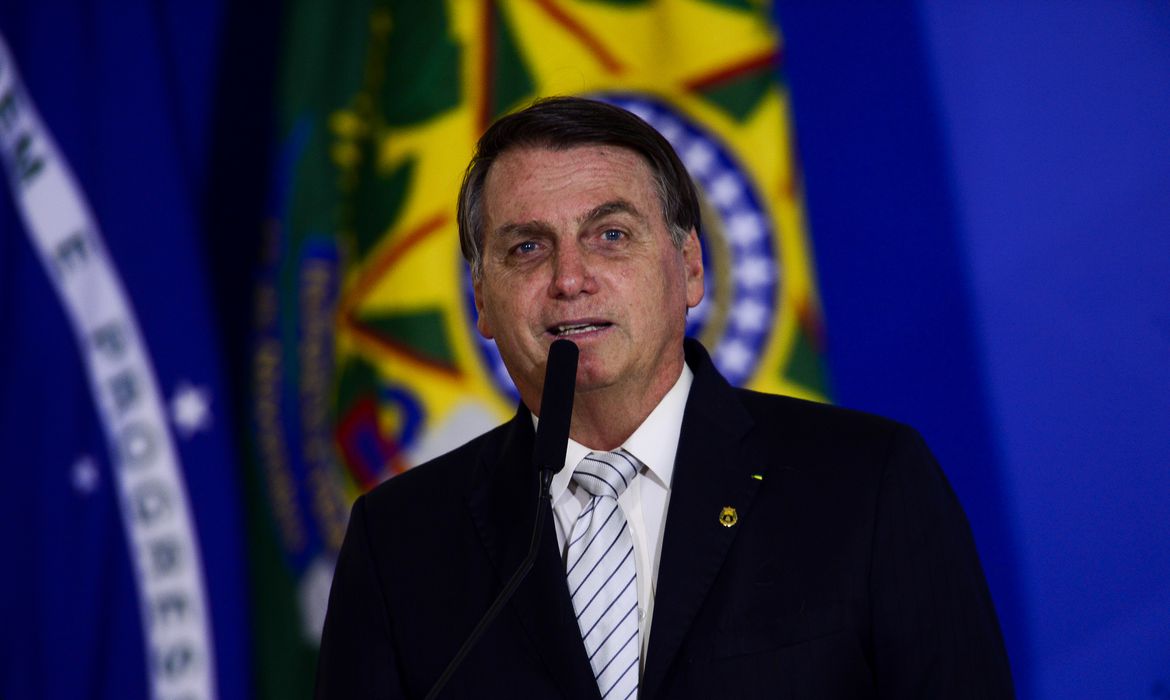 Em entrevista, presidente Bolsonaro fala sobre desempenho do PIB