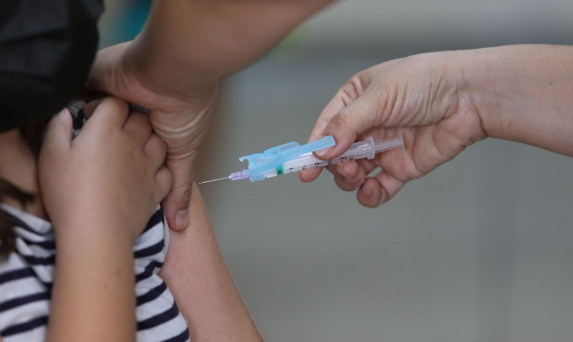 SP inicia mutirão de vacinação em escolas públicas e privadas