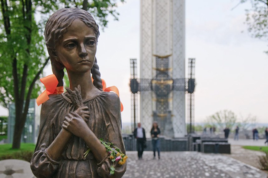 Senador propõe que Brasil reconheça extermínio de ucranianos no século 20
