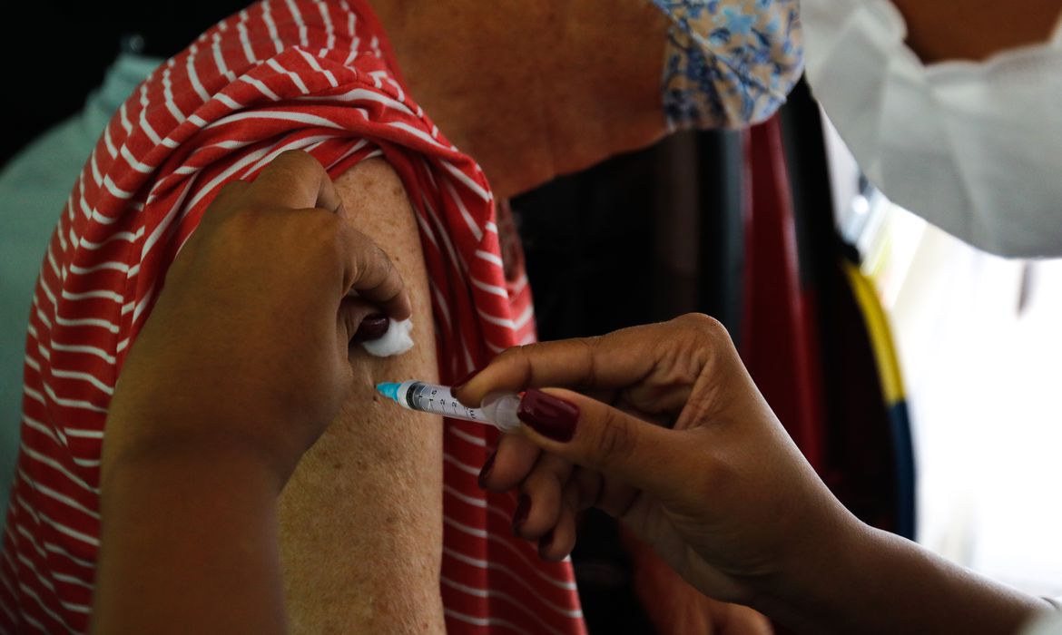 SP: prefeitura inicia dia 29 vacinação de pessoas com mais de 70 anos