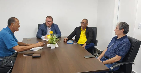 Reunião entre Dr. Neidson e representantes de associação de Guajará-Mirim discute realização de evento no município