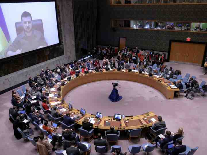 Zelenskiy questiona Conselho de Segurança da ONU na manutenção da paz