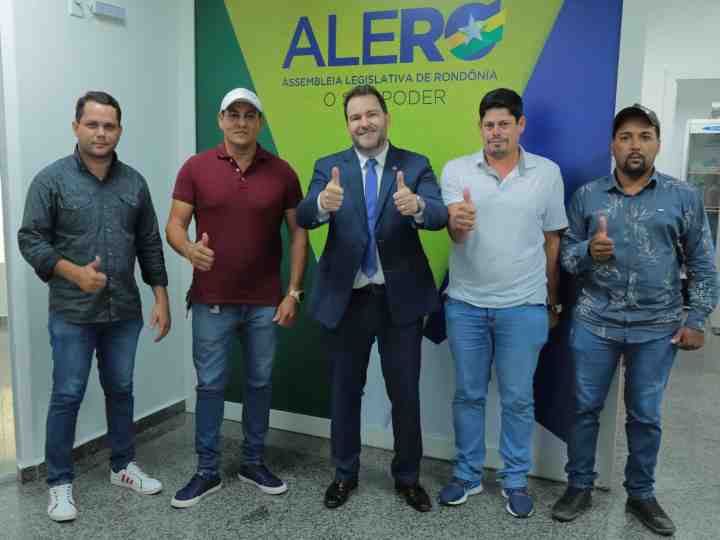 Presidente Alex Redano anuncia mais R$ 100 mil para reforma de escola em Alvorada do Oeste