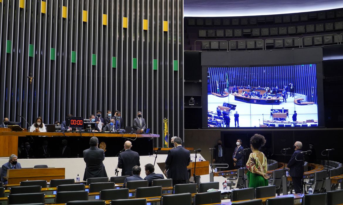 Câmara aprova MP que cria Programa Internet Brasil