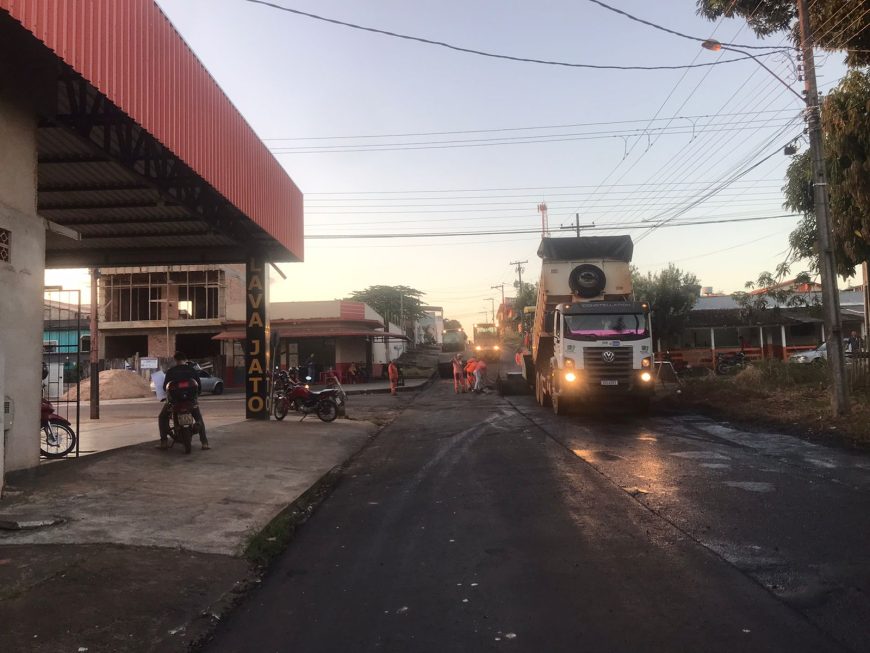 Cacoal: Projeto “Tchau Poeira” garante revitalização asfáltica de ruas e avenidas com investimento superior a R$ 23 mi