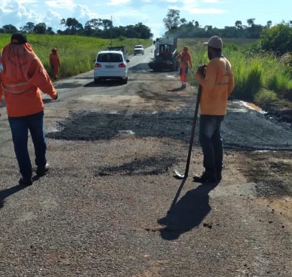 Cujubim: DER recupera asfalto na RO-205 entre Cujubim e BR-364