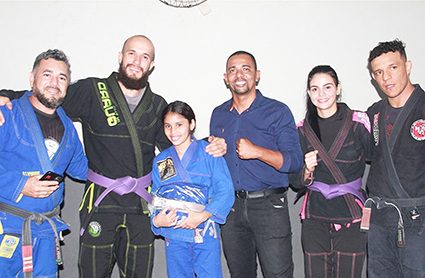 Jhony Paixão entrega materiais para jiu-jitsu  de Candeias e Porto Velho