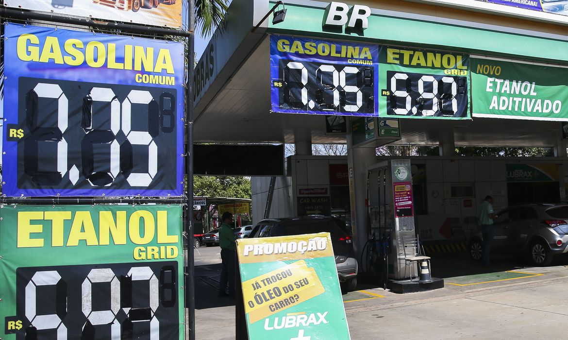 Câmara aprova PL que exige transparência em preços de combustíveis