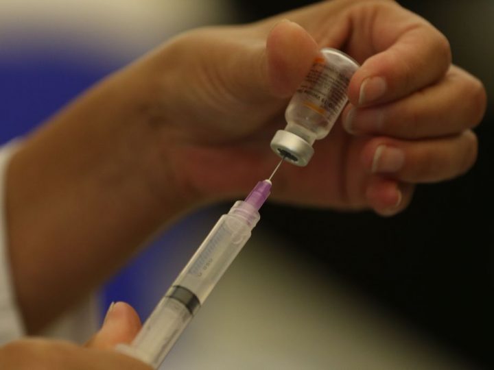 CDC recomenda vacina contra covid-19 para crianças a partir de 6 meses