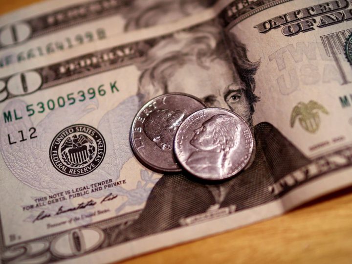Dólar cai para R$ 5,34 na véspera de decisão sobre juros nos EUA