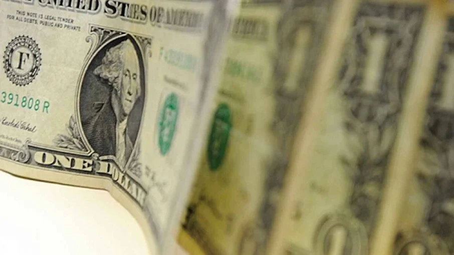Recessão global e PEC Eleitoral devem pressionar dólar no curto prazo