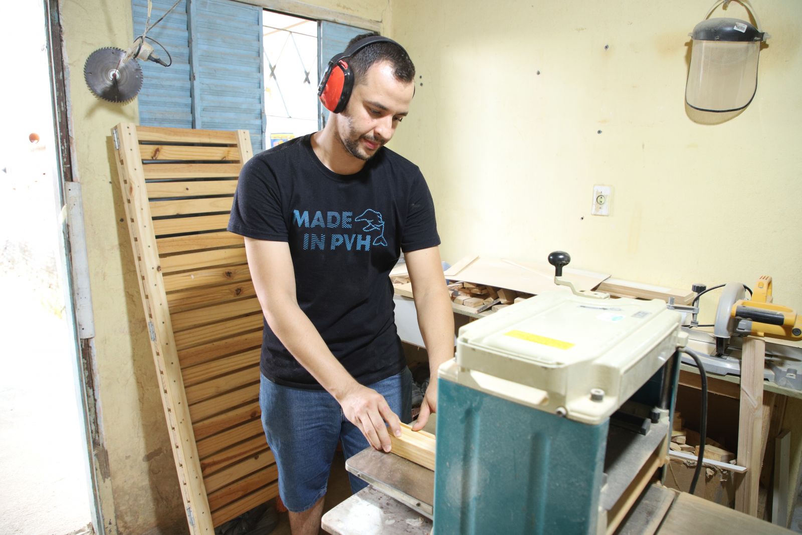 Porto Velho: Ajudante de loja transforma hobby em principal fonte de renda para sustentar a família