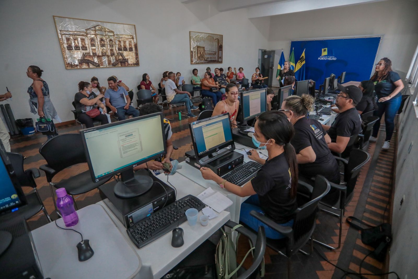 Porto Velho: Atualização cadastral para unidades habitacionais segue no Prédio do Relógio