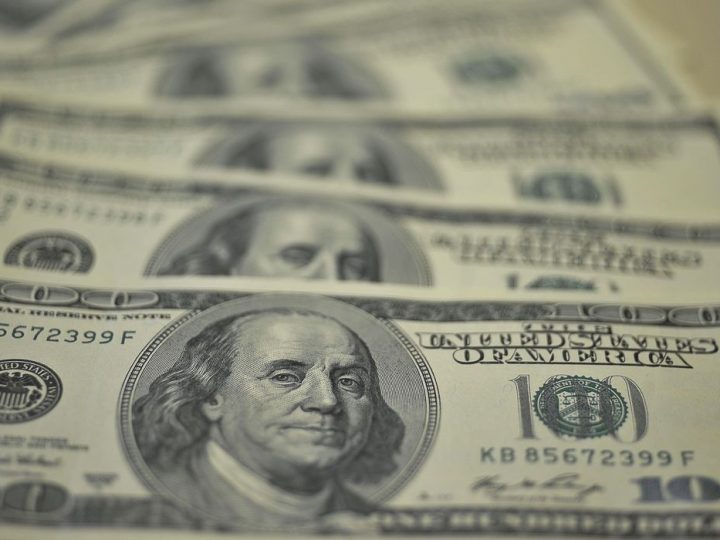 Dólar sobe para R$ 5,23 e atinge maior nível em um mês