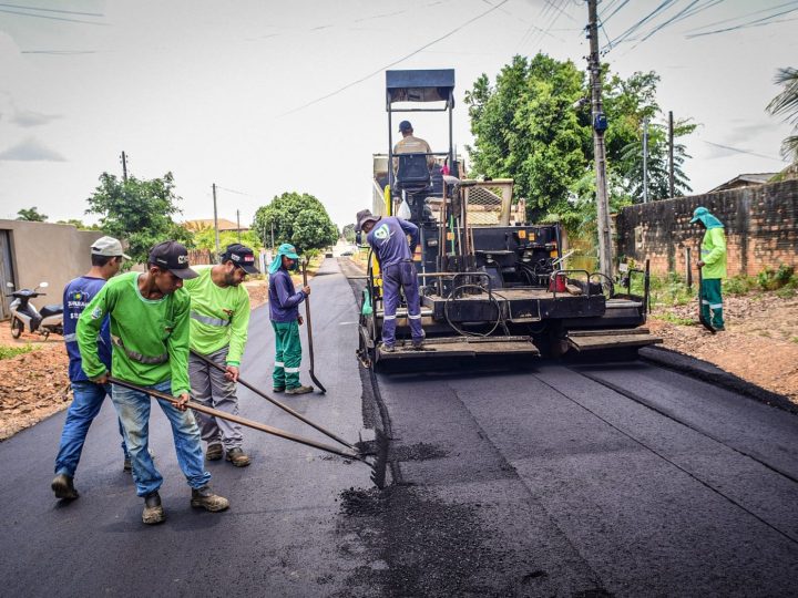 Ji-Paraná: Ruas do bairro Jardim Presidencial recebem pavimentação