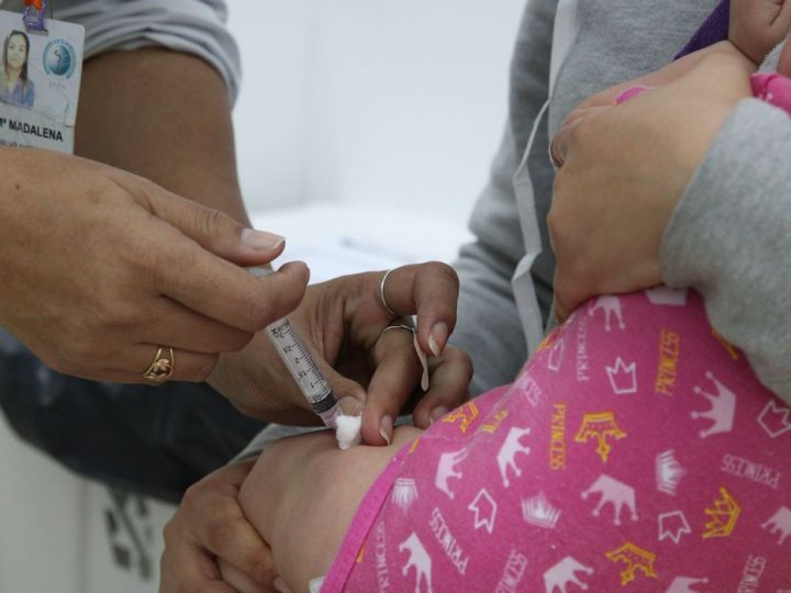 Covid-19: governo do Rio recebe primeiras vacinas para bebês