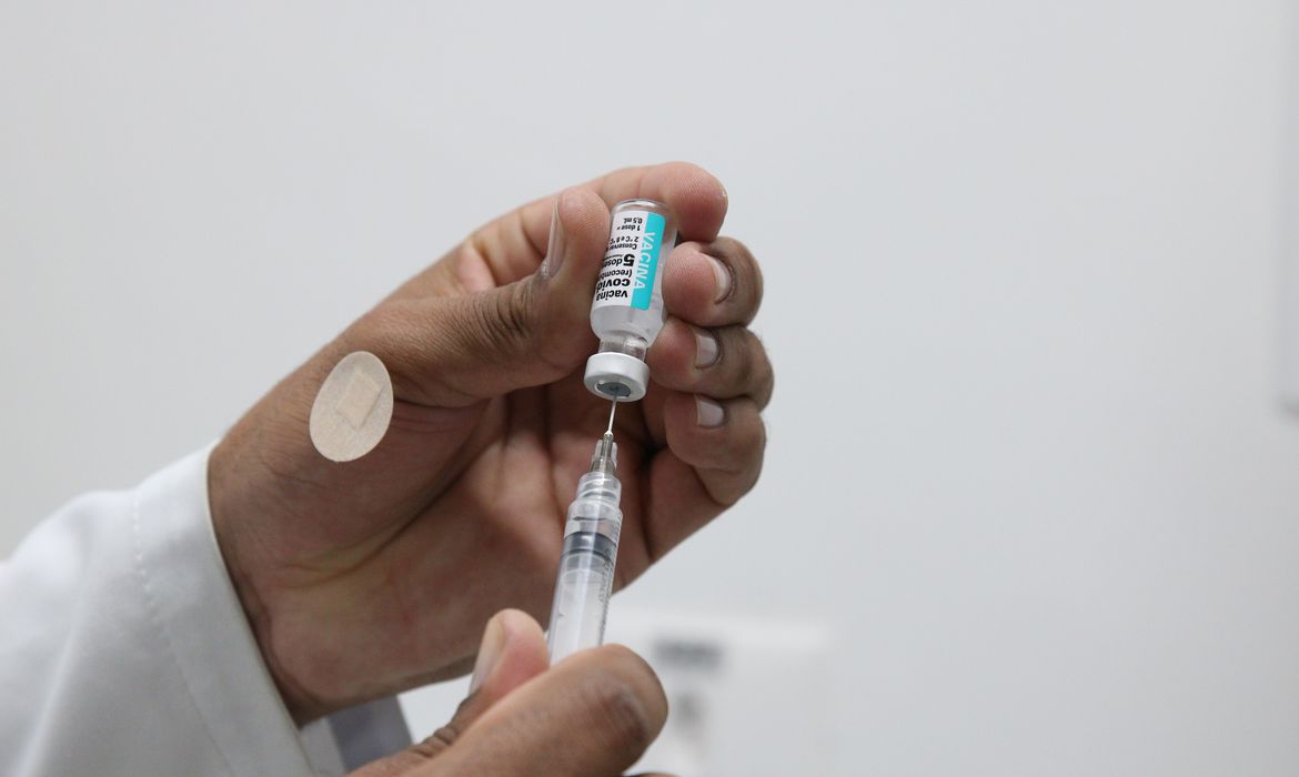 Saúde entrega vacinas para crianças abaixo de 3 anos com comorbidades