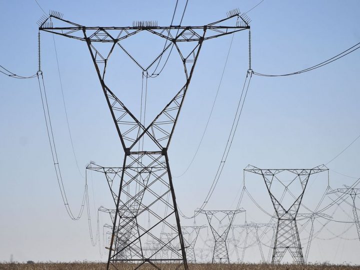 Decreto prevê licitações para concessão de transmissão de energia