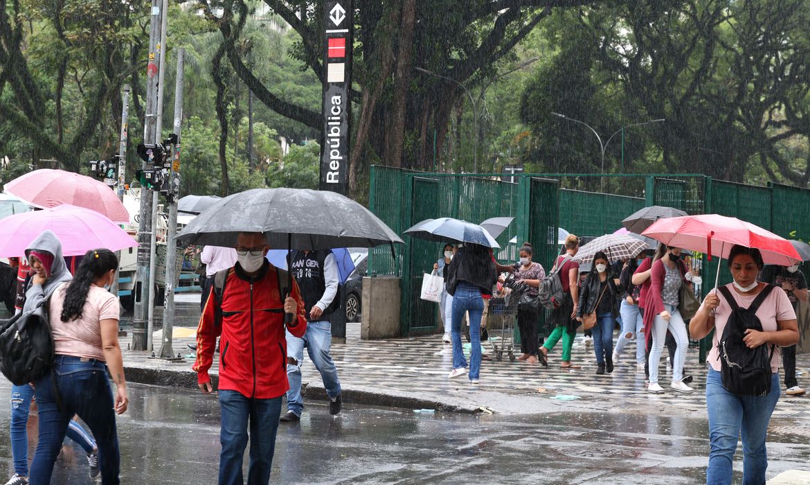 Verão: previsão é de chuvas acima da média no Brasil, exceto no Sul