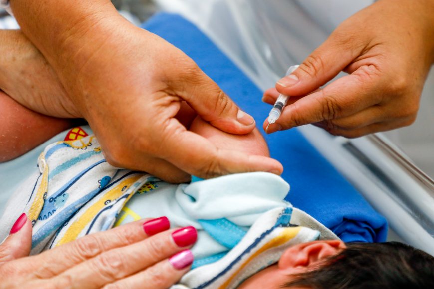 Crianças ainda podem ser vacinadas com a Pfizer Baby e Agevisa chama atenção para baixa cobertura vacinal infantil