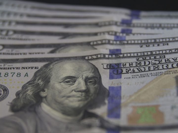 Dólar fecha praticamente estável a R$ 5,17 após declaração de Padilha