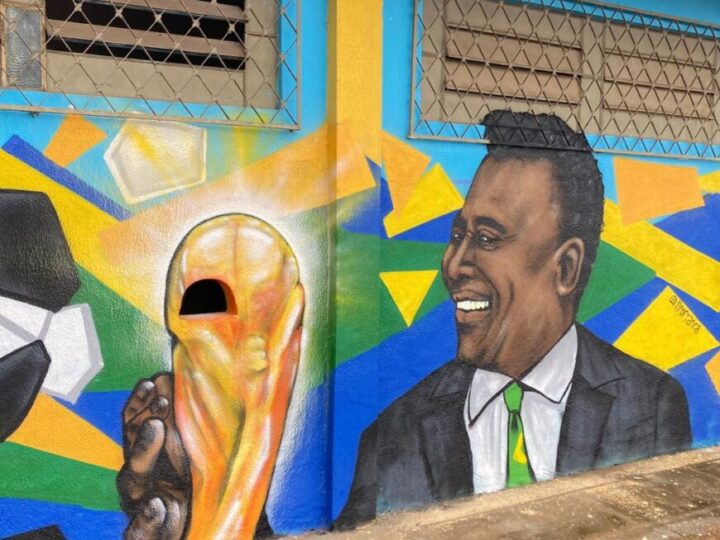 Porto Velho: Artistas grafiteiros embelezam o muro do Estádio Aluízio Ferreira