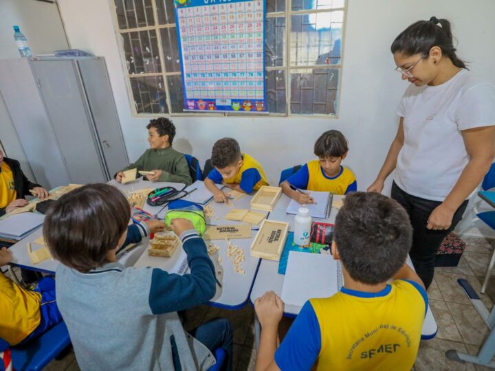 Porto Velho: Kits escolares entregues na rede municipal auxiliam no ensino dos alunos