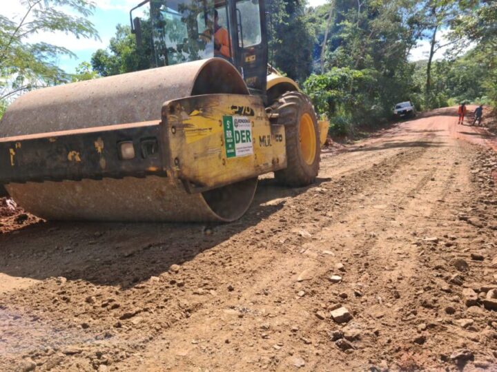 Alta Floresta D’Oeste: DER realiza recuperação da RO-135, entre Vila Marcão e Porto Rolim do Guaporé 