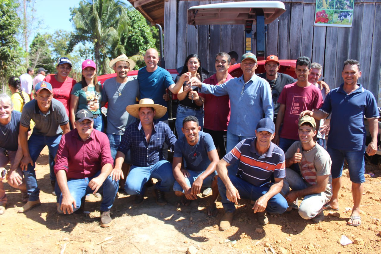 Seringueiras: Ismael Crispin fortalece agricultura familiar com entrega de implementos agrícolas