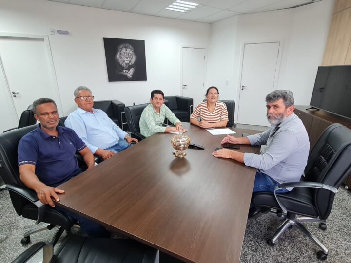 Prefeito e vereadores de Santa Luzia D’Oeste são recebidos no gabinete do deputado Jean Mendonça