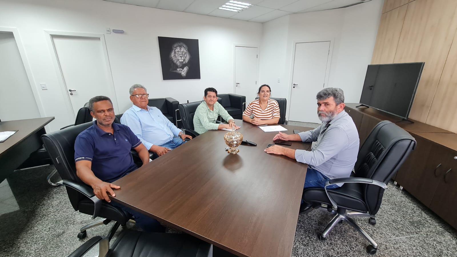Prefeito e vereadores de Santa Luzia D’Oeste são recebidos no gabinete do deputado Jean Mendonça