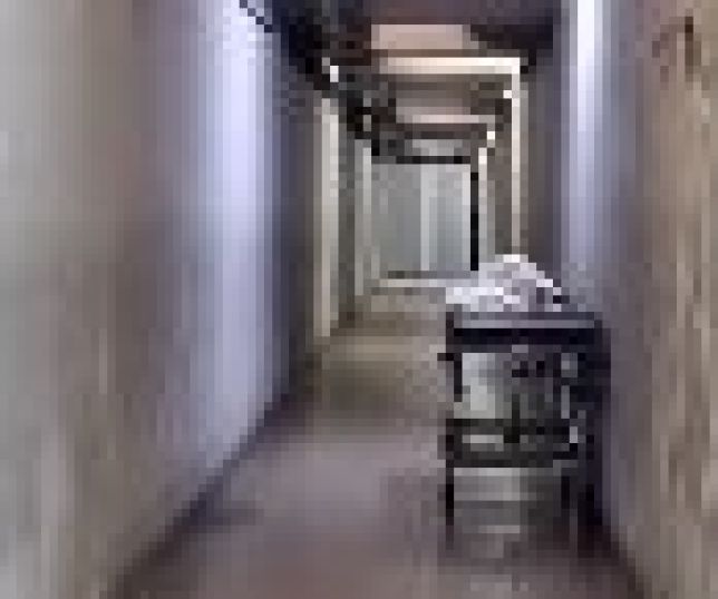 Vídeo mostra maca andando sozinha em corredor de hospital na argentina