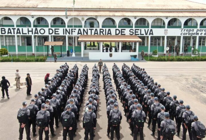 Técnicas de sobrevivência na selva são passadas pelo 54º BIS para alunos da Academia da Polícia Civil de Rondônia